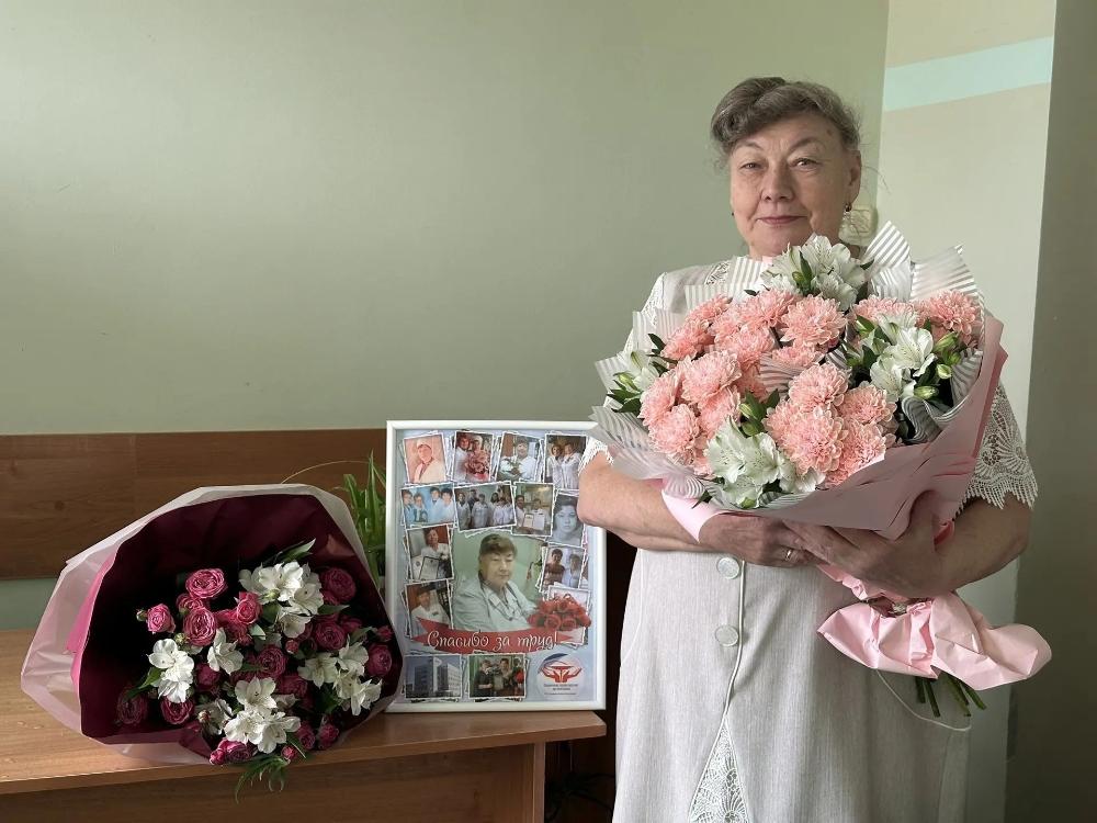 Полвека на страже здоровья детей: проводили на заслуженный отдых врача-педиатра Н.Н.Колосову